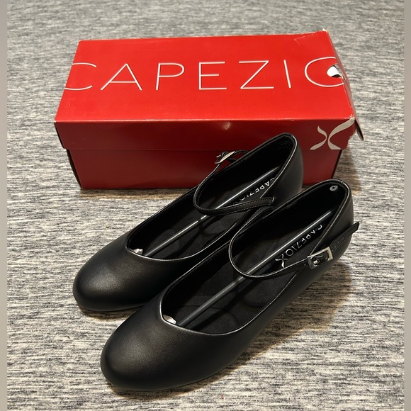 Capezio Shoes - Capezio Character Shoes Ladies size 7